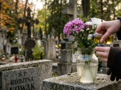 Dodaj 2 krople tego płynu do wazonu na cmentarzu. Kwiaty nie zwiędną nawet podczas przymrozków