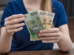500 zł miesięcznie "za nic". Do banku trzeba wpłacić więcej, niż myślisz