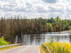 Nowe jezioro wypływa na powierzchnię. Woda zatapia słynną trasę