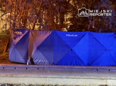 Makabryczne odkrycie w parku. Martwy mężczyzna przez kilka godzin siedział na ławce