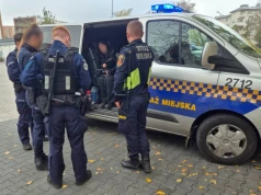 Nietrzeźwa 16-latka spała na ławce w warszawskim parku. Nie pamiętała, jak tam trafiła