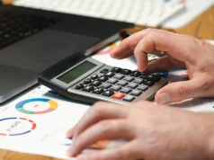 Polskie BIZ spadły o niemal połowę, ale firmy wcale nie uciekają z zagranicy