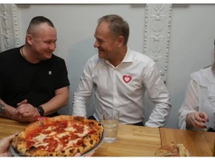 JAGODNO MA DWIE TWARZE. TUSK, PIZZA I KRYMINALNA PRZESZŁOŚĆ, O KTÓREJ NIE MÓWIONO