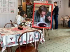 Niemiec w barze mlecznym. Nawet Polacy są zdziwieni, co mu podano