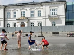 Przerwa jesienna zamiast długich letnich wakacji? Sprawdzamy, który szkolny kalendarz służy dzieciom