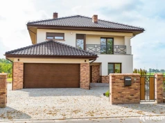 Dlaczego warto wybrać bramę garażową Krishome?