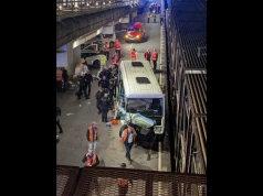 Autobus z kierowcami ciężarówek uderzył w pociąg Eurotunnelu: 2 osoby ciężko ranne