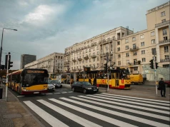 Miasta inwestują w transport publiczny, mieszkańcy korzystają