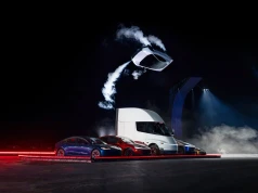 Latająca Tesla Roadster, czyli dlaczego Apple nie robi telefonów z wodotryskami