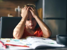 Aniołek w szkole, a w domu urządza awantury? Psychologowie wyjaśniają, jak zapobiec popołudniowym wybuchom złości u dziecka