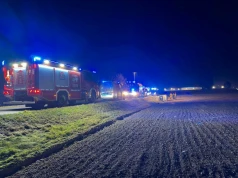 Groźnie wyglądające zdarzenie w Wilamowicach. Samochód leżał na boku, dwie osoby trafiły do szpitala