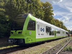 Światowa premiera: Stadler testuje pociągi wodorowe na nowym torze wąskotorowym
