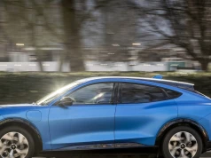 Ford Mustang Mach-E z poważną usterką. Elektryczny SUV może sam ruszyć z miejsca
