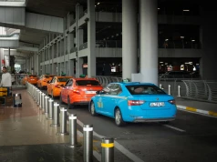 Ceny parkingu na lotniskach są iście szalone. Jeśli przyjeżdżasz po pasażera, lepiej zrób to w ostatniej chwili