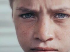 Dzieci wciąż nie mają równego dostępu do psychologa. NIK wskazuje na poważny problem