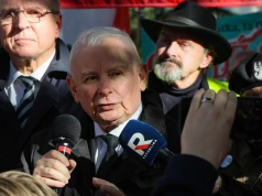 Kaczyński grzmi o "ataku" w pobliżu TK. Policja: Nóż ukryty pod kurtką