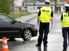 Kierowca zaatakował małżeństwo w Warszawie. "Zobaczyli, że świruje na ulicy i pokazali rękami"