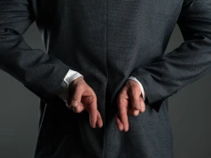 Pięć zdań, które zdradzają kłamcę. Jeden zwrot słychać niemal w każdej kłótni