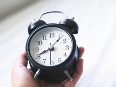 Zmiana czasu z letniego na zimowy. W który weekend przestawiamy zegarki?
