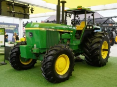 Nowe życie ponad 30-letnich ciągników, czyli zestawy prowadzenia dla New Hollanda z lat 90. i John Deere’a z lat 70.