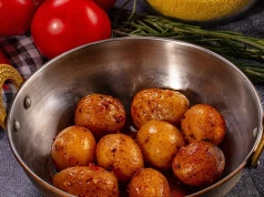 Ziemniaki po duńsku mogą zaskoczyć. Słodki smak pasuje do mięsa