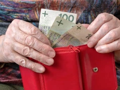 Dodatkowe pieniądze dla seniorów. Kto może je otrzymać?