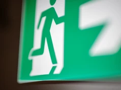 Każdy uczeń ma wiedzieć, którędy uciekać. Szkoły i przedszkola czekają zmiany
