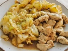 Ten czosnkowy sos pasuje do kurczaka idealnie. Obiad bez długiego stania w kuchni