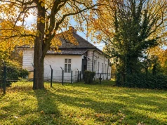 Dworek przy Polsadzie czeka remont. Najpierw dach i fundamenty, docelowo miejsce dla mieszkańców