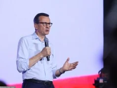 Morawiecki uderza w Orlen: Kupuje w USA za 100 zł, sprzedaje za 300