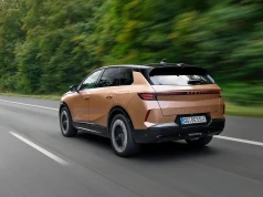 Spojrzałem do cennika promocyjnego i jestem w szoku: Opel wyprzedaje rocznik 2026 a Grandland tańszy aż o 41.200 zł