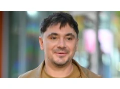 Daniel Martyniuk znowu prowokuje w sieci. Wrzucił zdjęcie kobiety w skąpej BIELIŹNIE