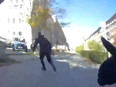 Nagranie z kamery policjanta z interwencji na Marszałkowskiej. Policja pokazuje przebieg zatrzymania