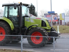 Złodzieje ukradli ciągnik Claas i rozsiewacz z biogazowni. Policja szuka świadków