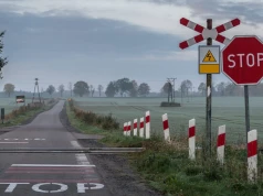 Brak linii przy znaku STOP. Gdzie dokładnie trzeba zatrzymać auto?
