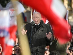 Protest przed Trybunałem Konstytucyjnym z udziałem m.in. polityków PiS i urzędników KPRP