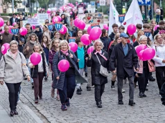 Z miłością do życia przeszli przez miasto
