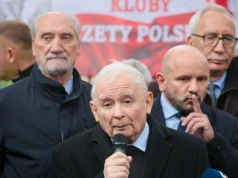 Kaczyński, Bąkiewicz, Sakiewicz pod TK. „Mamy piękną manifestację”