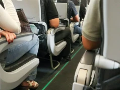 Jakich ubrań nie nosić w samolocie? Tego stanowczo odradzają eksperci