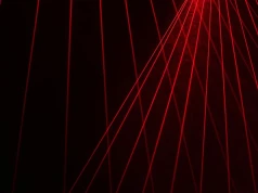 Rząd szykuje zmiany w lotnictwie. Za laser w stronę samolotu można zapłacić więcej
