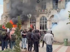 Chaos na ulicach francuskich miast. Setki tysięcy demonstrantów i płonące urzędy
