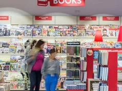 Pasażerów na lotniskach przybywa, ale trudniej skłonić ich do zakupów