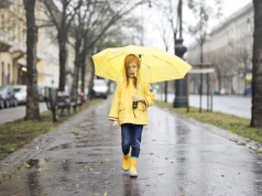 Codziennie podajesz dziecku witaminy? Pediatra ostrzega, można mu nieświadomie zaszkodzić