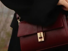 Torebki kuferki na jesień 2026. Bordo i szarość to eleganckie kolory sezonu
