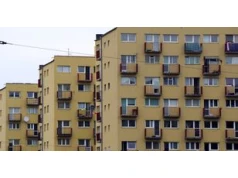 Demografia uderza w rynek mieszkaniowy. Pustoszenie Polski i problem "słoików"