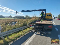 S1: Samochód przeleciał nad ciekiem wodnym i wylądował w polu