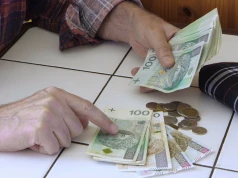 65 lat i ani jednego dnia pracy. ZUS i tak może wypłacić prawie 2 tys. zł