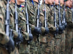 Pobór do armii? Polacy podzieleni niemal po połowie
