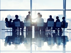 Jak AI zmieniło pracę? Wyraźnie mniej juniorów i więcej spotkań