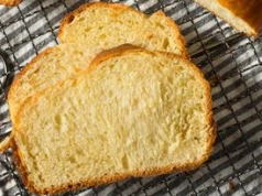 Dosypuję do ciasta drożdżowego. Wychodzi puszyste i mięciutkie za każdym razem